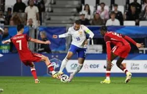 Bắt Đầu Và Bắt Đầu Lại Trận Đấu Bóng Đá Với Những Thủ Tục Chuẩn FIFA