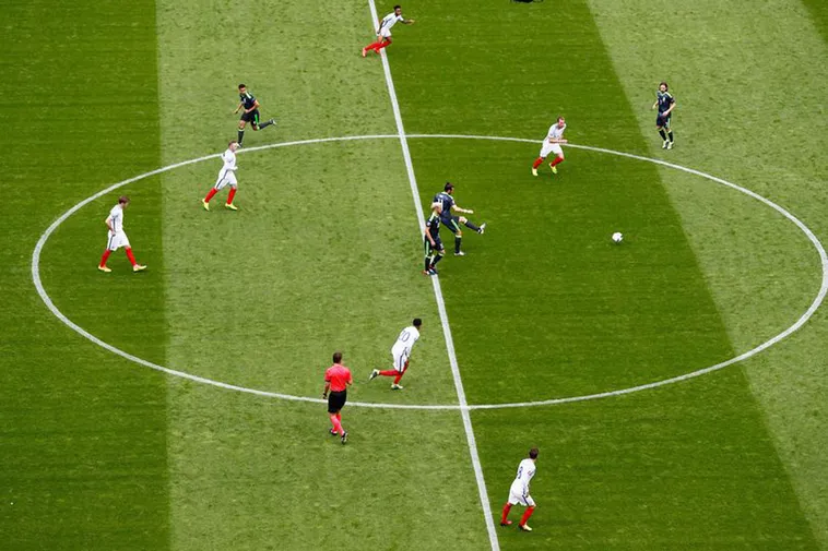 Bắt Đầu Và Bắt Đầu Lại Trận Đấu Bóng Đá Với Những Thủ Tục Chuẩn FIFA