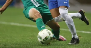 Cách Xác Định Bóng Trong Cuộc Và Bóng Ngoài Cuộc Theo Luật FIFA
