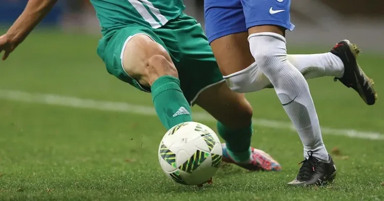 Cách Xác Định Bóng Trong Cuộc Và Bóng Ngoài Cuộc Theo Luật FIFA